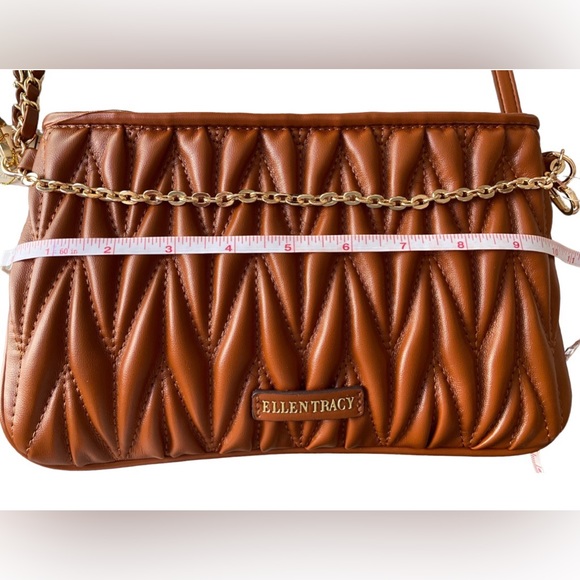 Ellen Tracy Crossbody bag - Chevron Quilted Collection with detachable strap - Picture 13 of 14